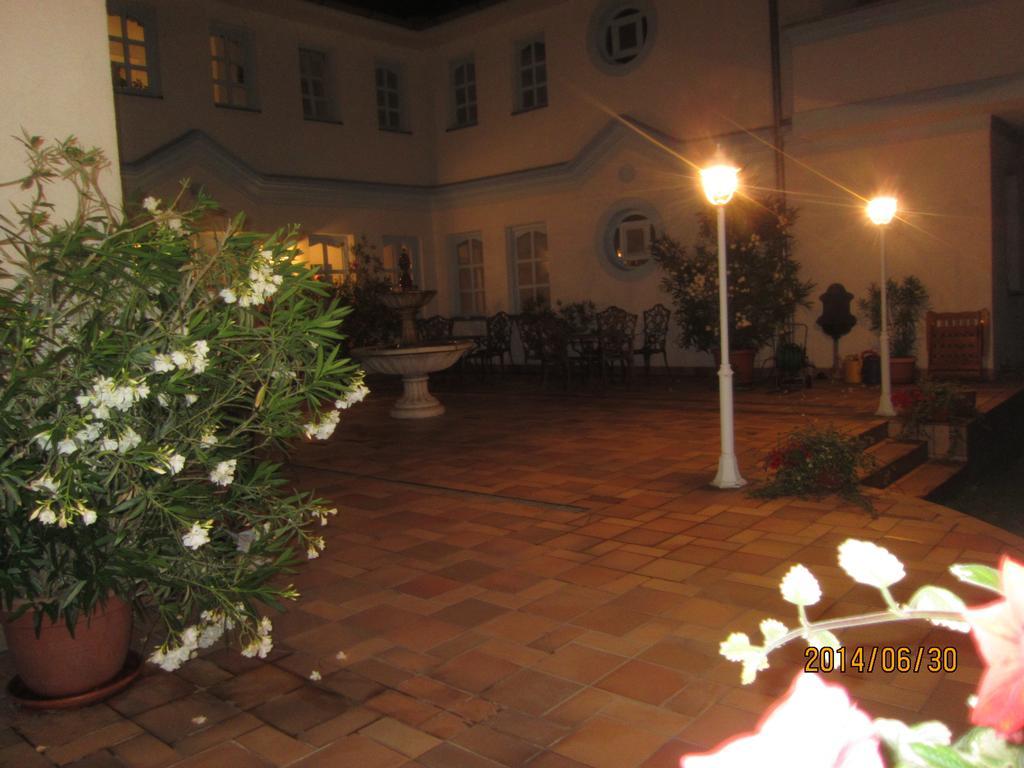 Csigahaz Panzio Hotel Gyula Exterior photo