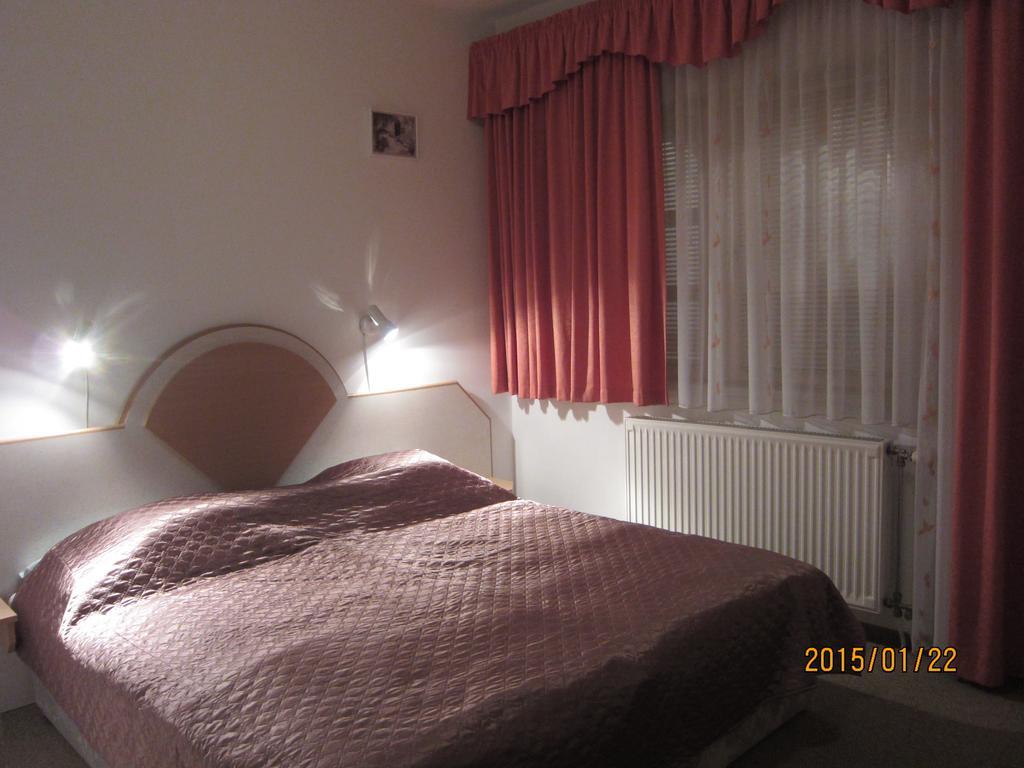 Csigahaz Panzio Hotel Gyula Exterior photo
