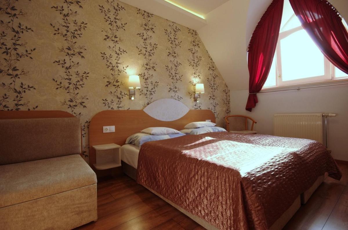 Csigahaz Panzio Hotel Gyula Exterior photo