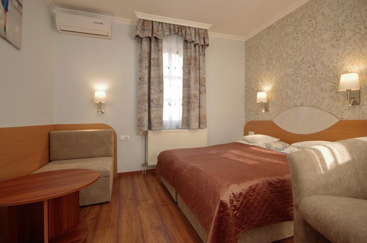 Csigahaz Panzio Hotel Gyula Exterior photo